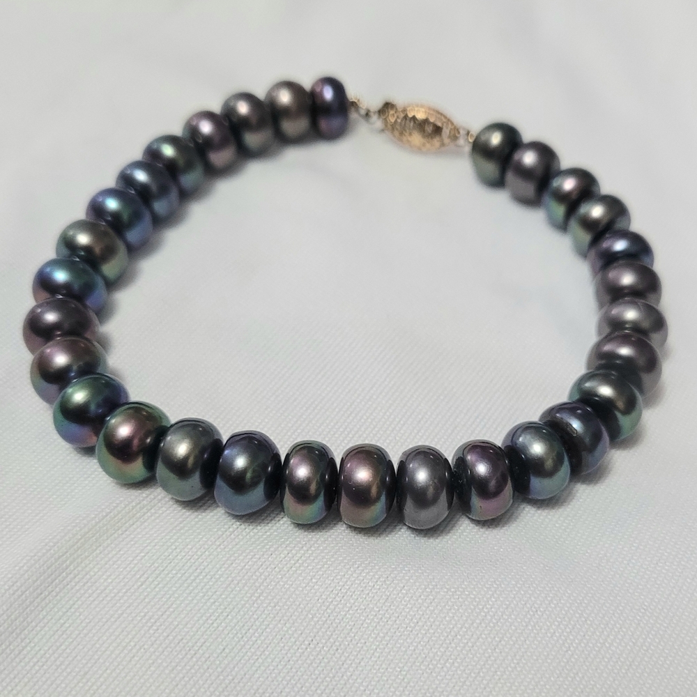 • pearl bracelet •